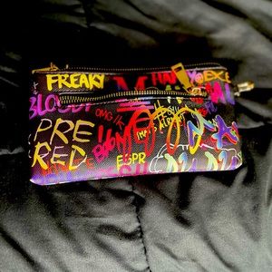 Graffiti art clutch